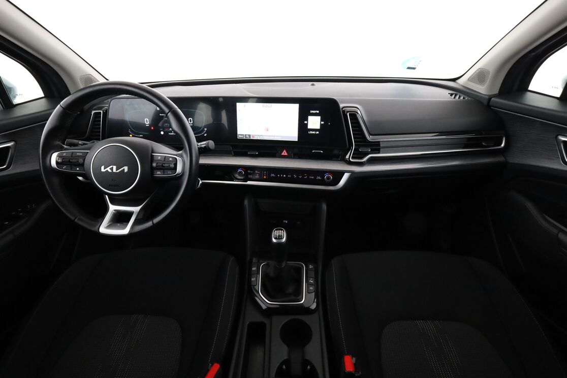 Interior frontal de la cabina desde el asiento trasero