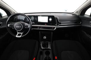 Interior frontal de la cabina desde el asiento trasero