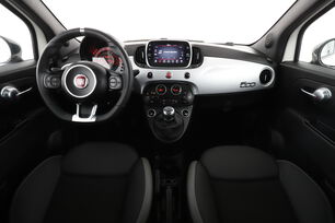 Interior frontal de la cabina desde el asiento trasero
