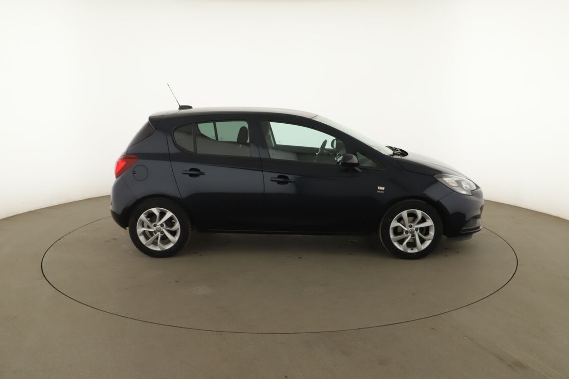 Extérieur côté droit