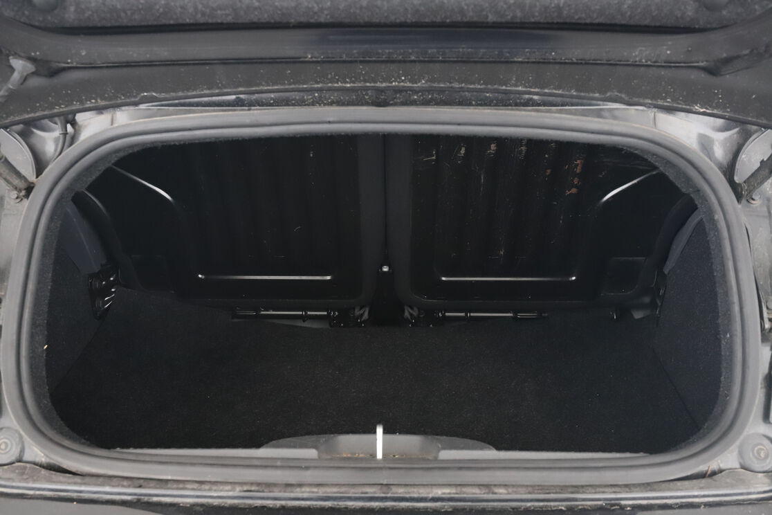 carDetails.imgAlt.interior.9