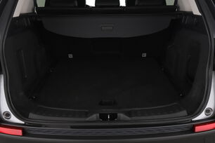 carDetails.imgAlt.interior.9