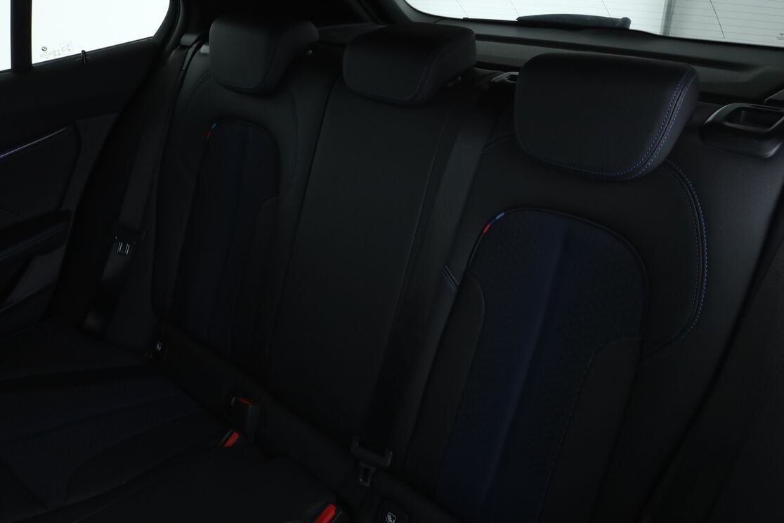 Intérieur sièges arrière depuis le côté conducteur