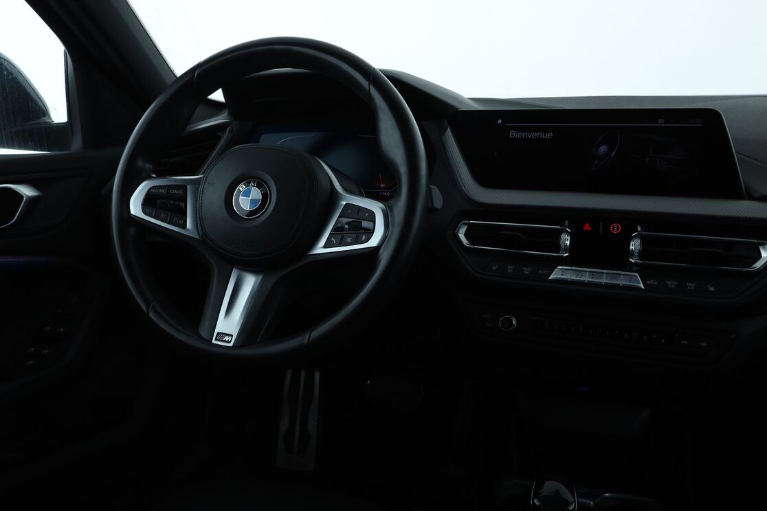 Intérieur côté conducteur depuis le siège arrière