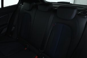 Intérieur sièges arrière depuis le côté conducteur