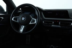 Intérieur côté conducteur depuis le siège arrière