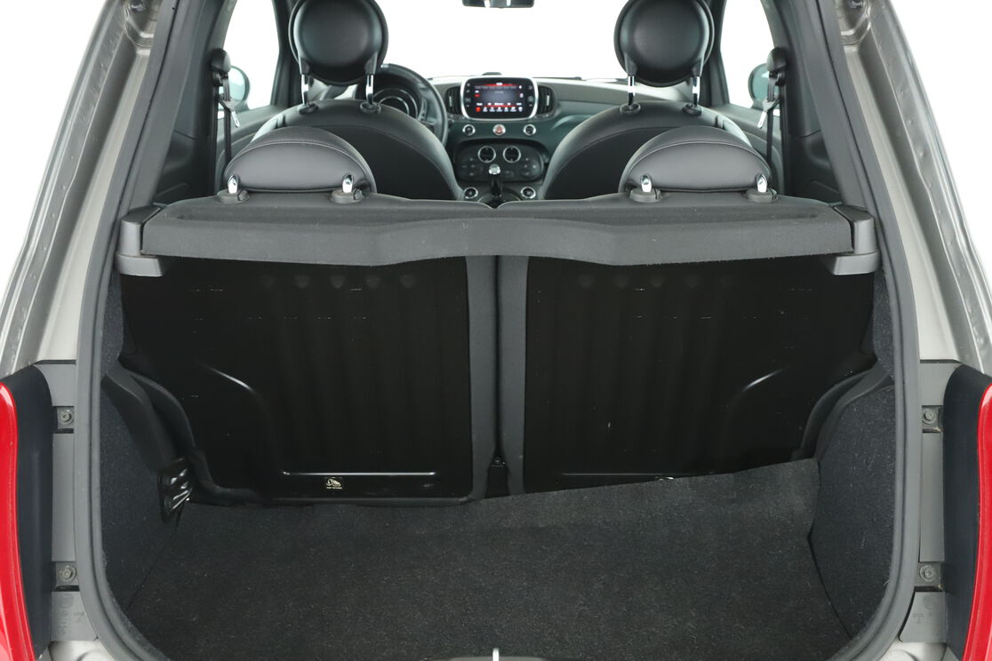 carDetails.imgAlt.interior.9