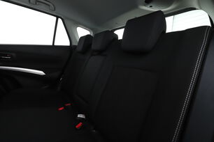 Innenraum der Fahrerseite vom Rücksitz