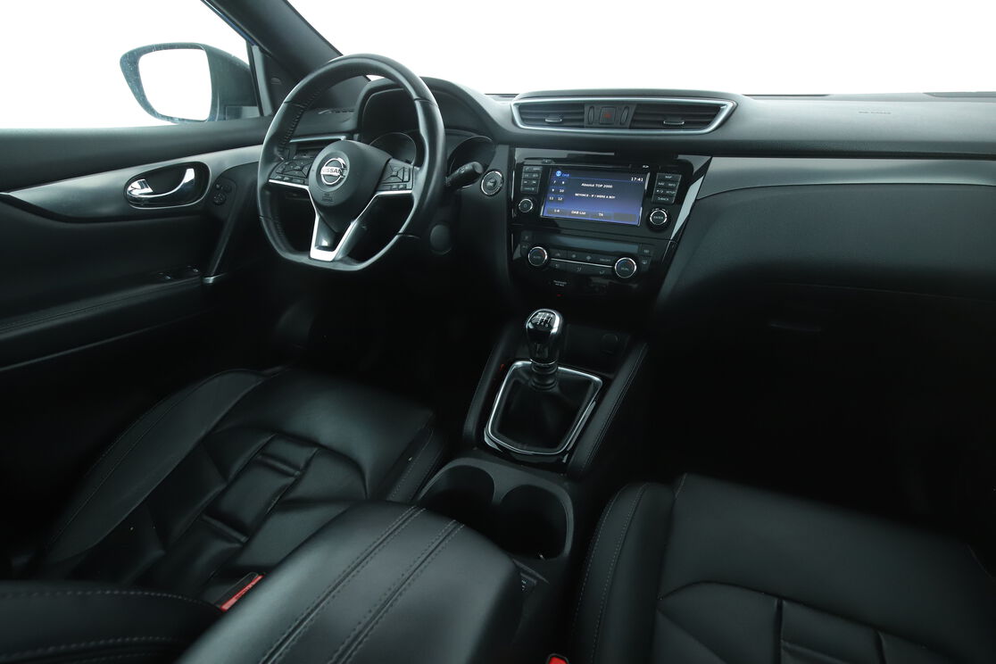 Innenraum der Fahrerseite vom Rücksitz