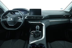 Intérieur avant de l'habitacle depuis le siège arrière