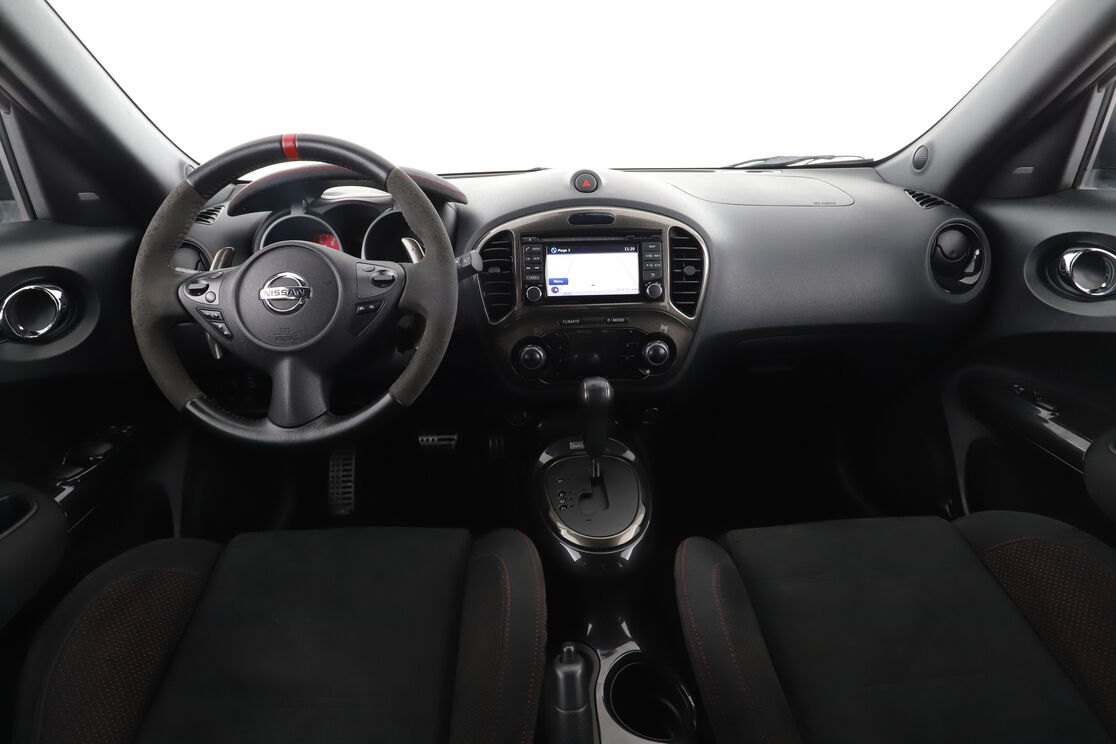 Interieur voorzijde gezien vanaf de achterbank