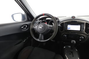 Interieur bestuurderszijde vanaf de achterbank