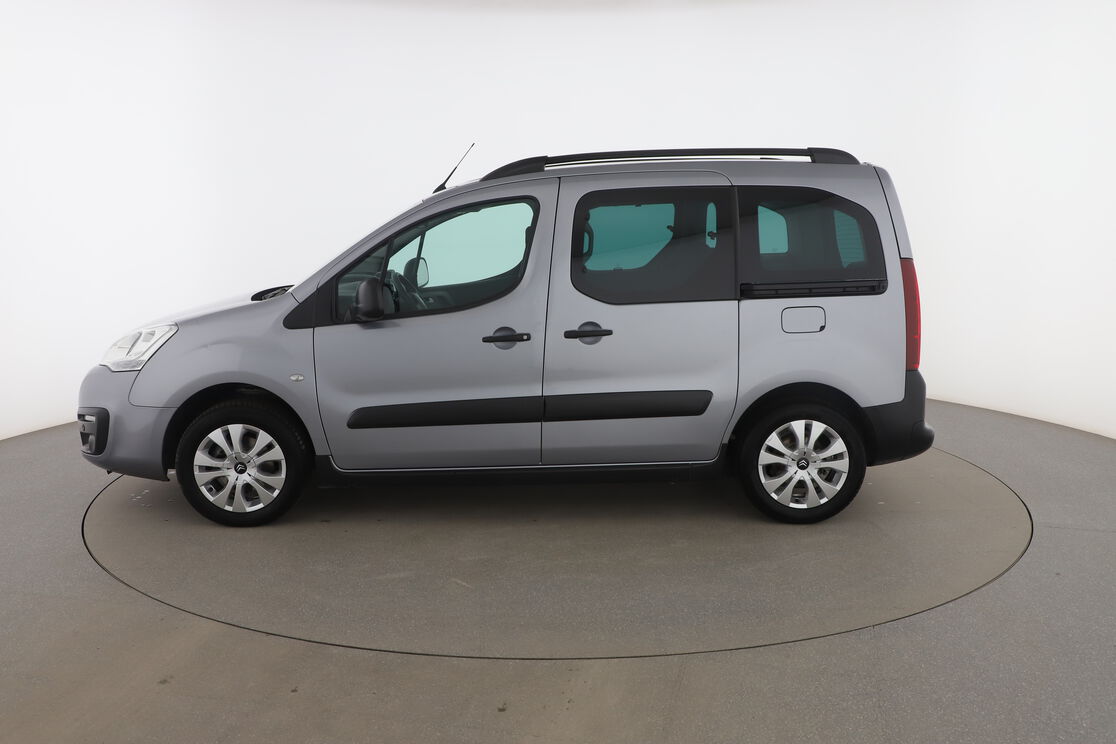 Exterior lado izquierdo