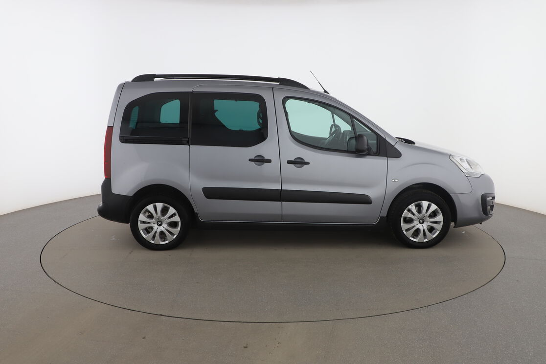 Exterior lado derecho