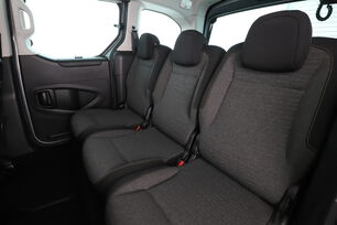 Interior asientos traseros lado del conductor