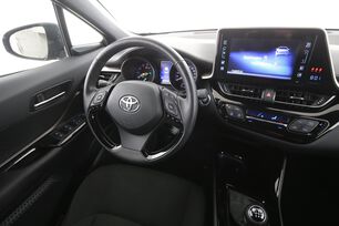 Innenraum der Fahrerseite vom Rücksitz