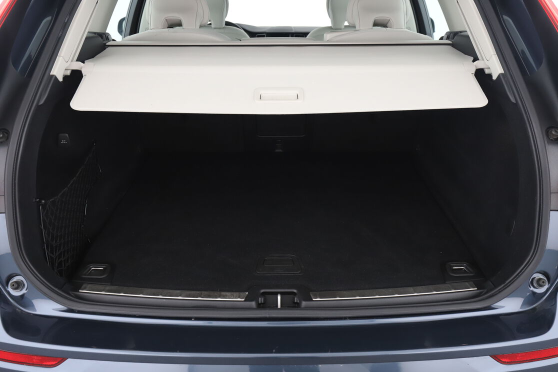 carDetails.imgAlt.interior.10