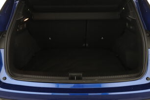 carDetails.imgAlt.interior.9