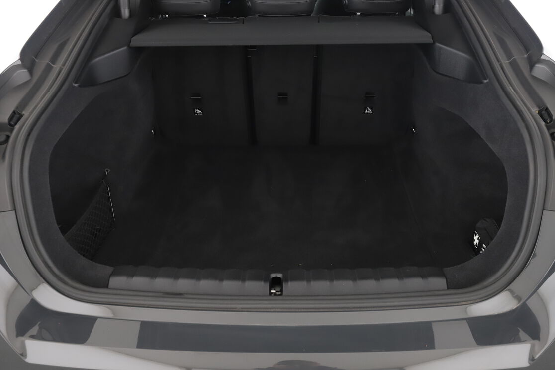 carDetails.imgAlt.interior.9