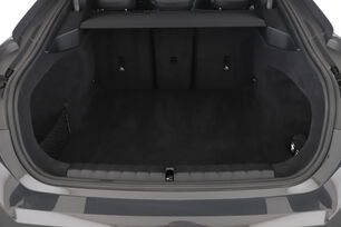 carDetails.imgAlt.interior.9