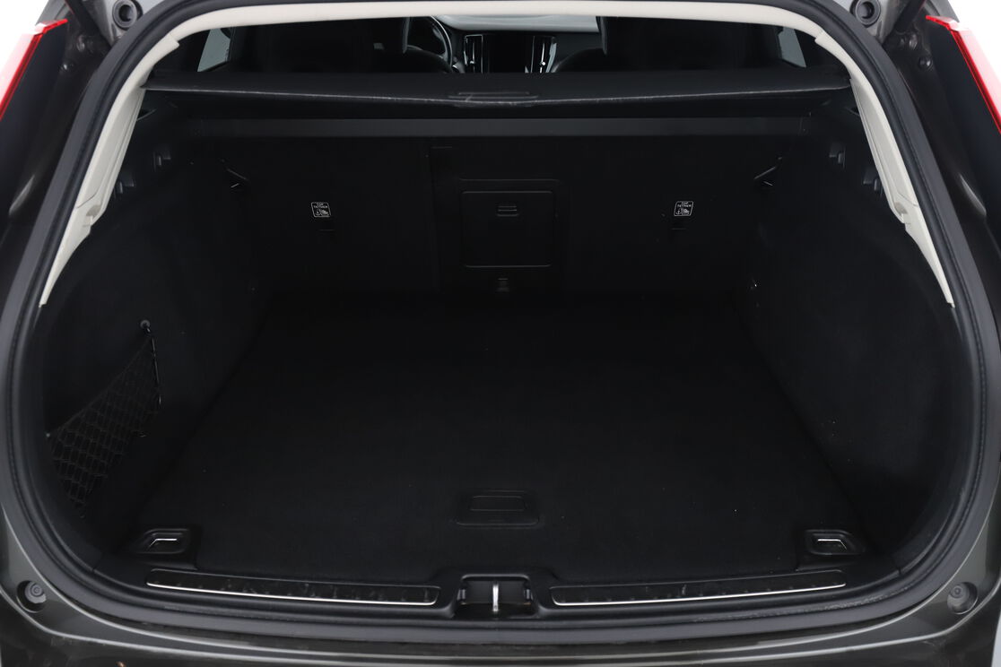 carDetails.imgAlt.interior.9