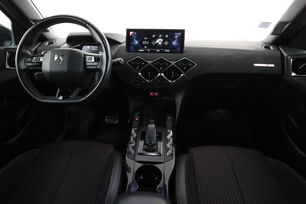 Intérieur avant de l'habitacle depuis le siège arrière