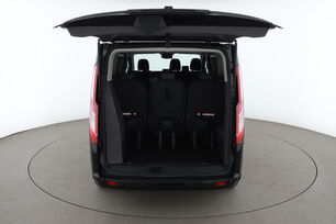 carDetails.imgAlt.interior.9