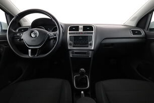 Interior frontal de la cabina desde el asiento trasero