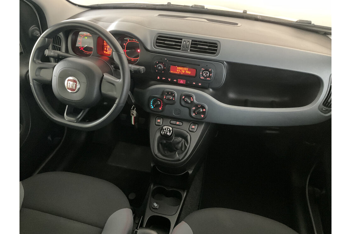 Interno lato guidatore, dal sedile posteriore