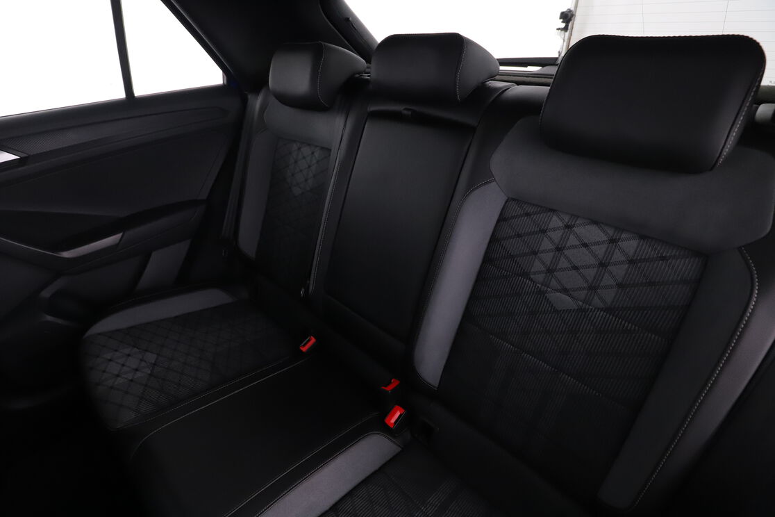 Interno sedili posteriori, dal lato guidatore
