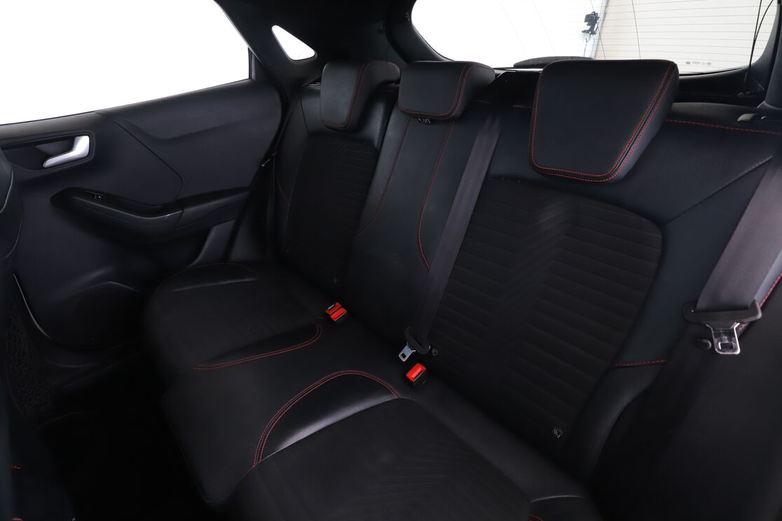 Intérieur sièges arrière depuis le côté conducteur