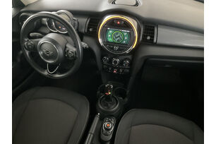 Interno lato guidatore, dal sedile posteriore