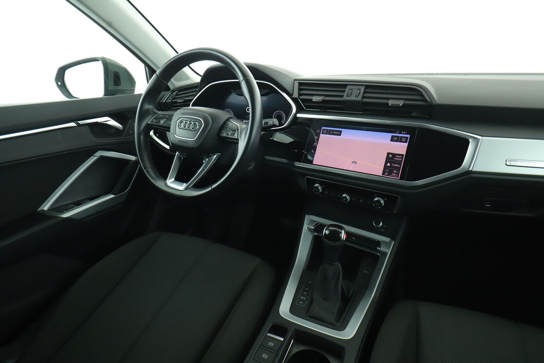 Interno lato guidatore, dal sedile posteriore