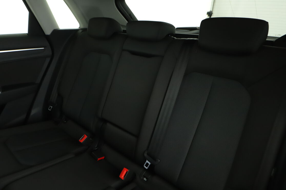 Interno sedili posteriori, dal lato guidatore