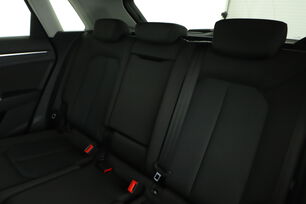 Interno sedili posteriori, dal lato guidatore