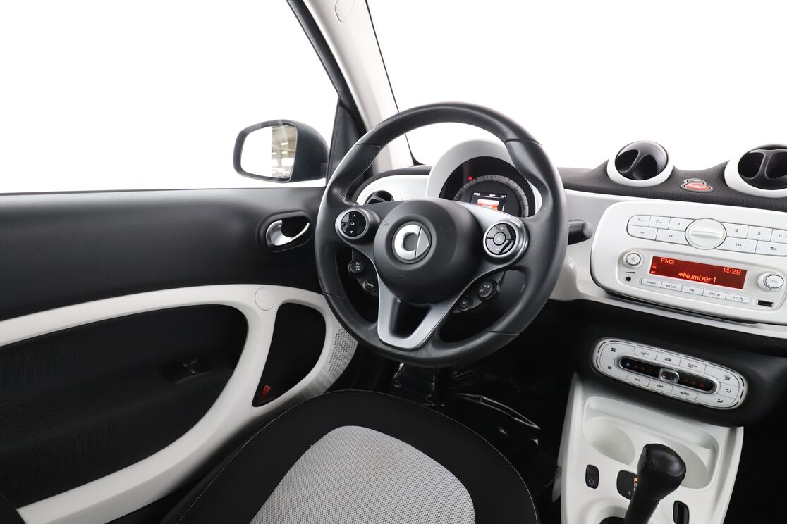 Interno lato guidatore, dal sedile posteriore