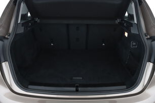 carDetails.imgAlt.interior.9