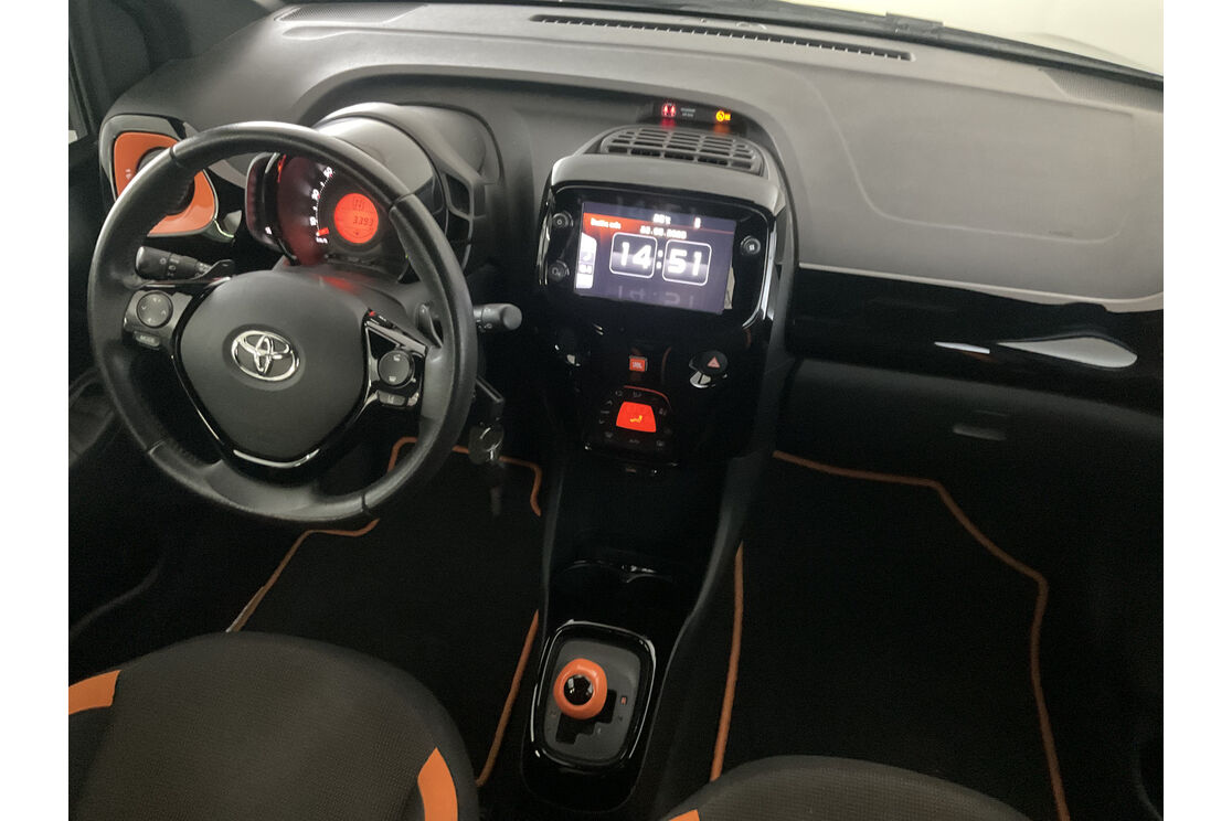 Interno lato guidatore, dal sedile posteriore