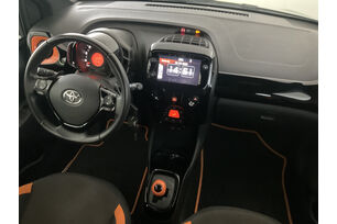 Interno lato guidatore, dal sedile posteriore