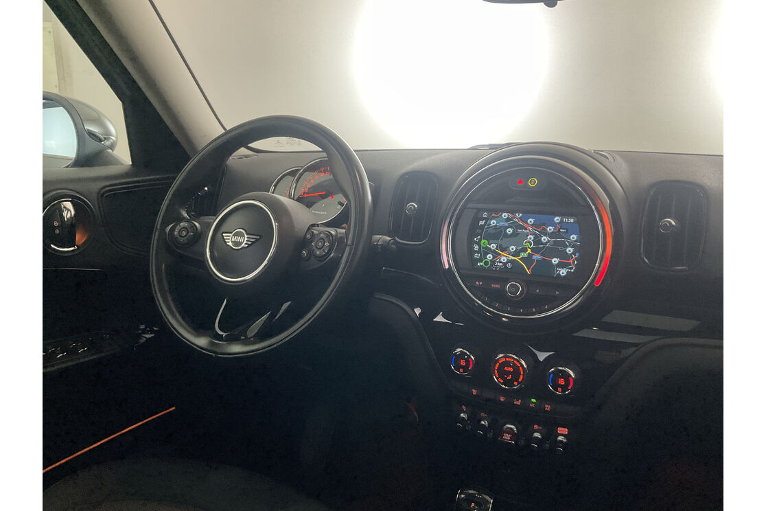 Interno lato guidatore, dal sedile posteriore
