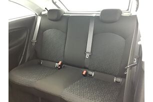 Intérieur sièges arrière depuis le côté conducteur