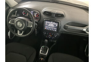 Interno lato guidatore, dal sedile posteriore