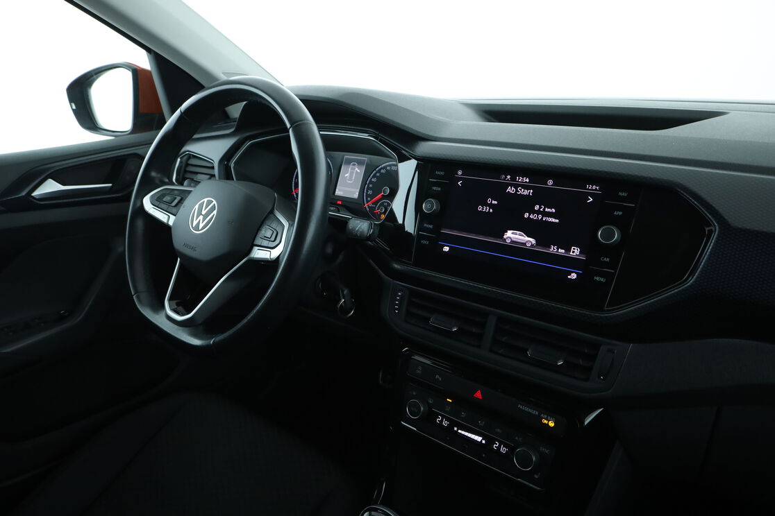 Innenraum der Fahrerseite vom Rücksitz