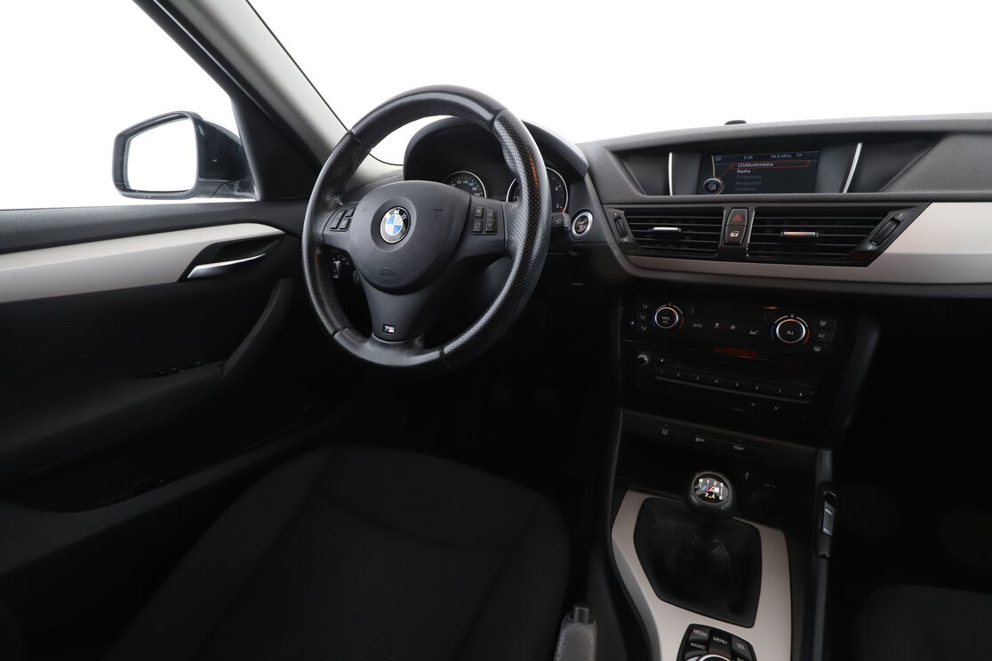 Intérieur côté conducteur depuis le siège arrière