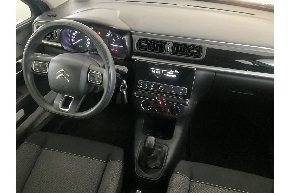 Interno lato guidatore, dal sedile posteriore