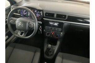 Interno lato guidatore, dal sedile posteriore