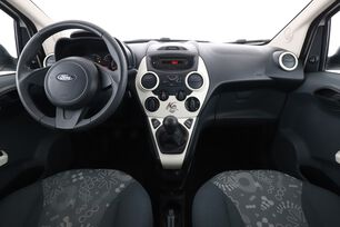 Interior frontal de la cabina desde el asiento trasero