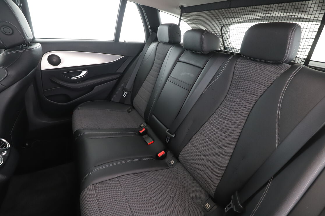 Intérieur sièges arrière depuis le côté conducteur