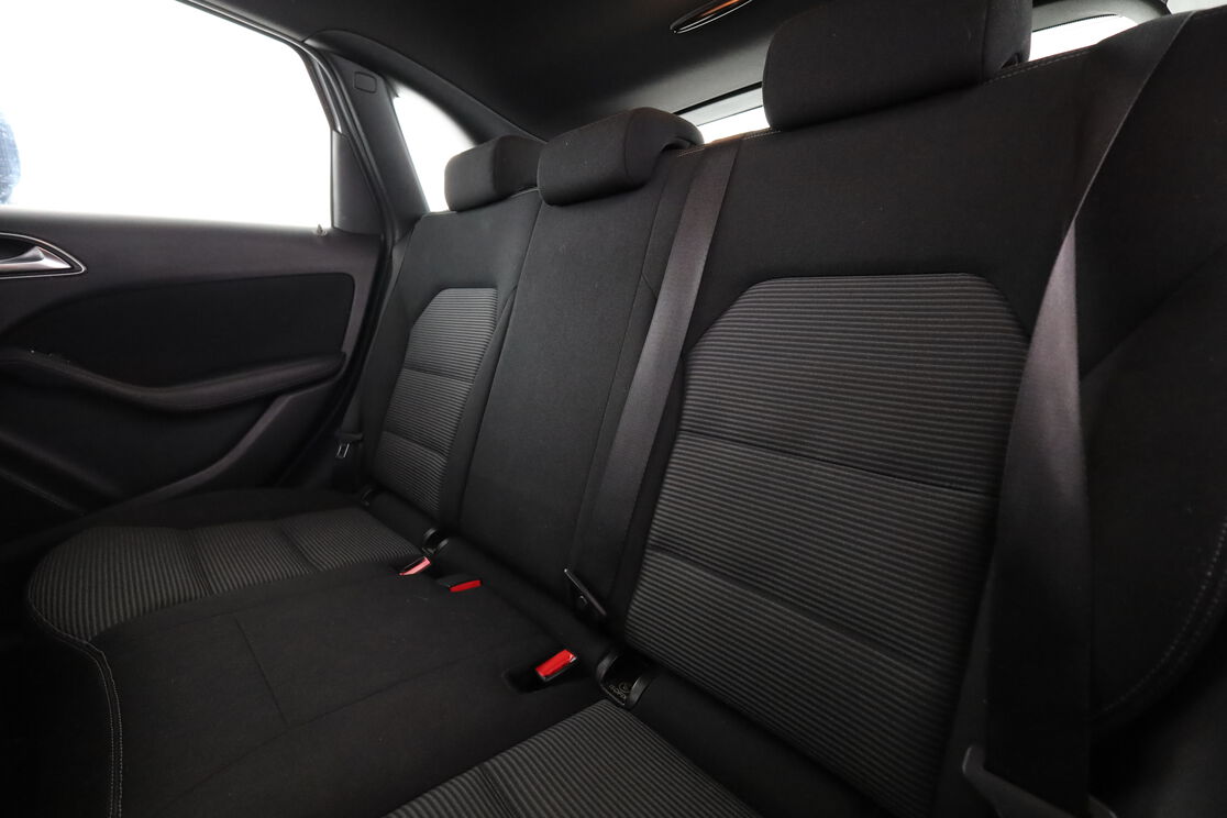 Intérieur sièges arrière depuis le côté conducteur