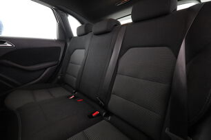 Intérieur sièges arrière depuis le côté conducteur